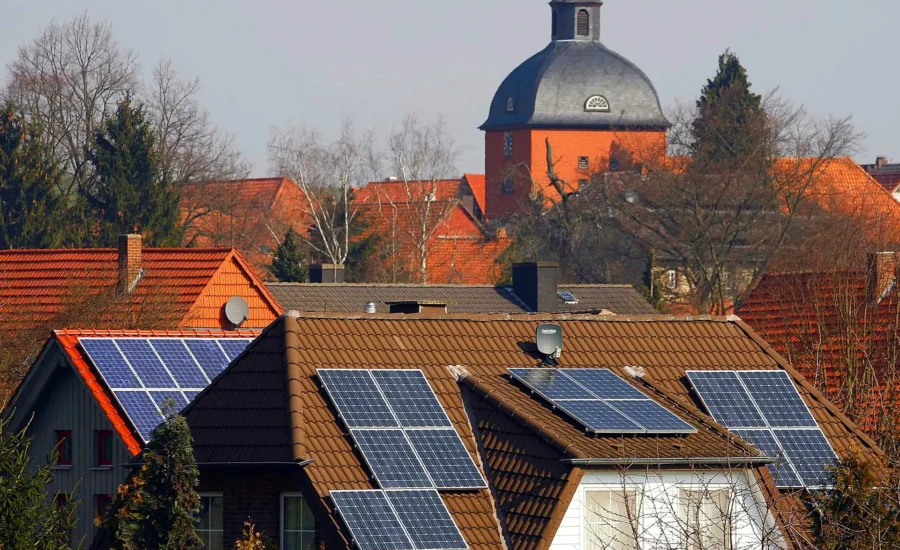 lithium battery storage - roof solar energy